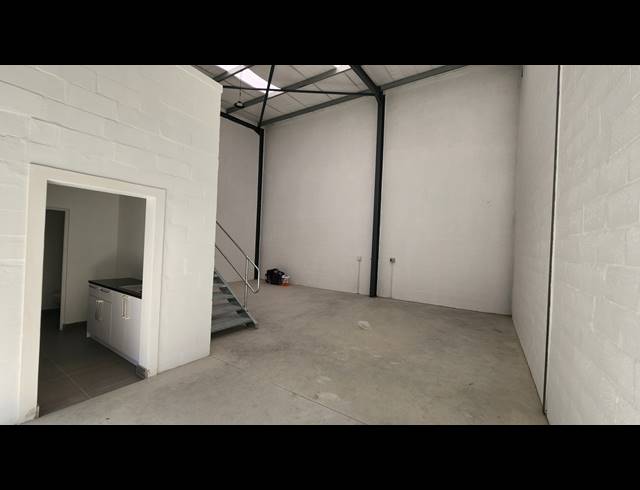 132M² WAREHOUSE FOR SALE IN RIVERGATE